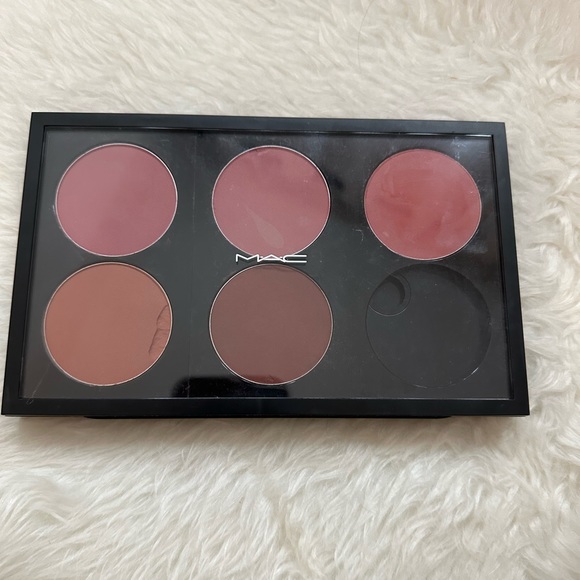Sold Out! Mac Blushes - Picture 1 of 3